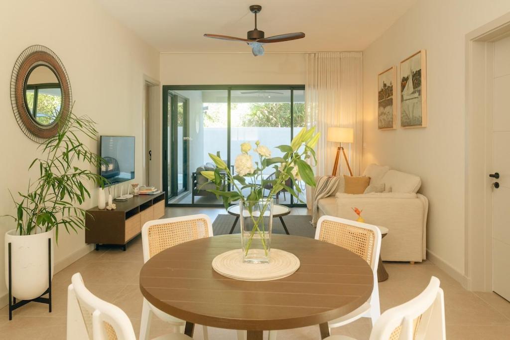 Beach And Mountain - Tamarin Exterior photo
