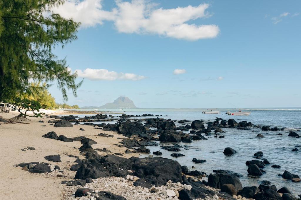 Beach And Mountain - Tamarin Exterior photo